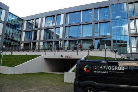 Nasadzenia w donicach dla PCSS – Poznań – zdjęcie 7