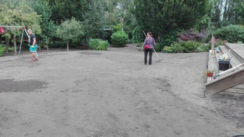 Ogród z sosnami w tle – Daszewice – zdjęcie 16